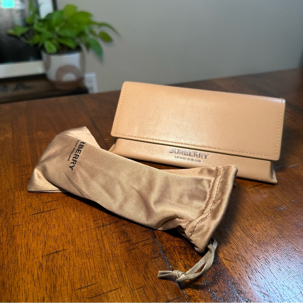 Burberry Green Sunglasses - Picture 12 of 15